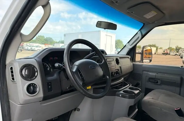 2014 Ford E450 Super Duty photo 61